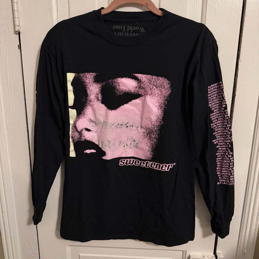 Ariana Grande Sweetener World Tour Long Sleeve Black Graphic T-Shirt Medium